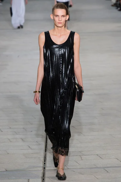 Look 14